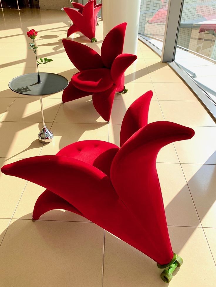 BLOSSOM THRONE ACCENT CHAIR '25