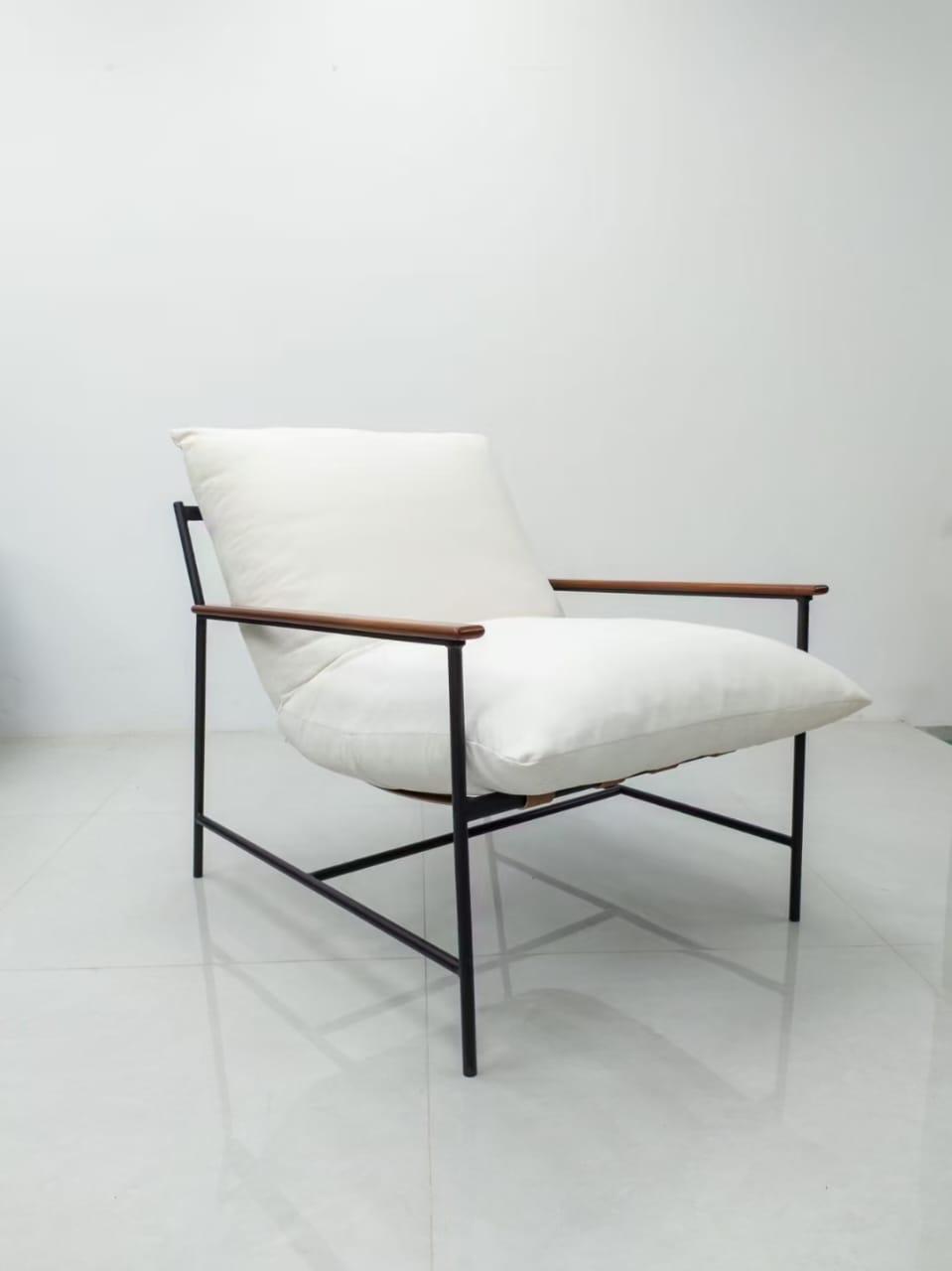 AERIS ACCENT CHAIR '25