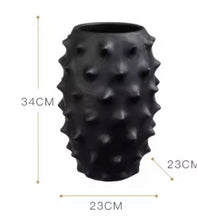Load image into Gallery viewer, BELTRAN FLOWER VASE