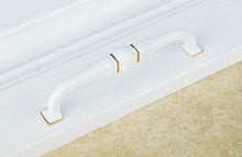 Load image into Gallery viewer, XANDER EUROPEAN WHITE HANDLE/KNOB (MOQ OF 5)