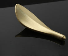 Load image into Gallery viewer, CARTER CREATIVE LEAF HANDLE (MOQ OF 5)