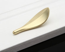 Load image into Gallery viewer, CARTER CREATIVE LEAF HANDLE (MOQ OF 5)