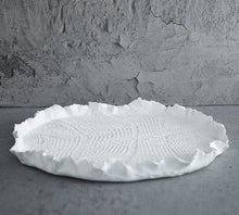 Load image into Gallery viewer, SNOWWHITE TRAY ORNAMENT