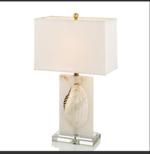 Load image into Gallery viewer, HUMPHERY SHELL TABLE LAMP